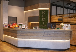 Reception & Lobby 